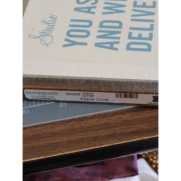 AccuQuilt Studio Fabric Die Cutter APPLE CORE #55068 Jumbo NEW Sealed - Picture 3 of 3